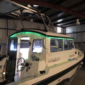 Green LED light under Brim to match underwater light.