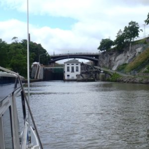 4.) Heading west, approaching locks at Lockport