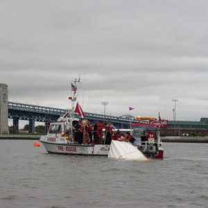 (Minnow) The divers tied-off the capsized boat to Tow Boat Us, but were told to cut it loose when the owners found out it was a salvage and not a simple tow. Somehow, $10,000 seemed like too much for a 200 yard tow.