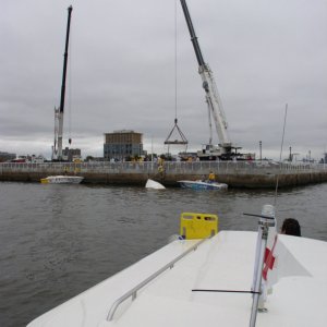 (Minnow) After a hand-off to the crane operators, back on the course.