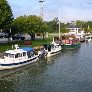 (CTYankee) Spencerport Mooring Wall. We had an oustanding meal here arranged by Terry's sister and niece.