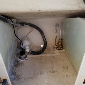 Media 'ForwardScan transducer and seacock installed' in album 'Seacock for raw water washdown'