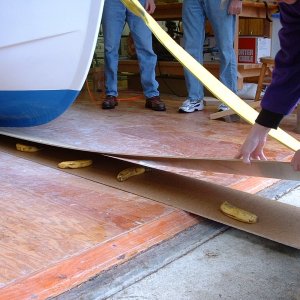 Media '(Knot Yacht) Greasing the ways with banana\'s' in album '(Knot Yacht) Boat is ready to come out the door'