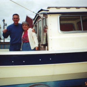 Media 'May 2000 - Joe & his cousin Pauline.' in album 'March 2000 - Our 85 Angler'