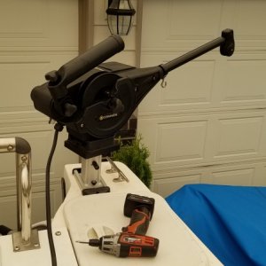 Stern downrigger mounted