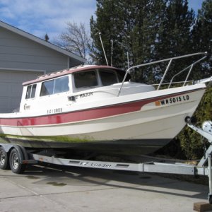 1988 22ft cruiser.  Rescued 3/1/10.  Boat was trailered twice.  Once to put in water in 1988 -- once to bring home for new primary boat 3/1/10.
