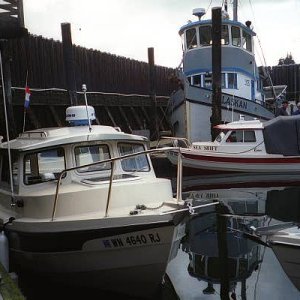 Media 'JoeW and Sea Shift' in album 'Our boat in sunshine -'