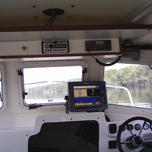 take off your glasses 'cause you can see whats on that Raymarine E120 with 2KW radar and place your way points to use the auto pilot