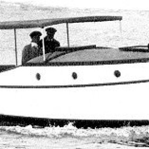 Raised deck powerboat