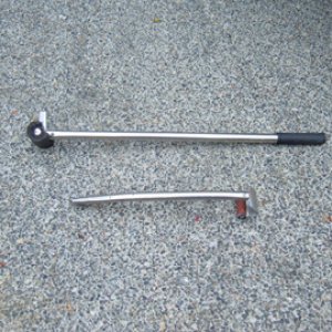 Tilt Handle comes apart to stow
