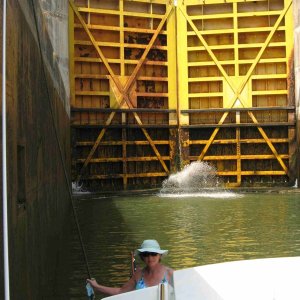 33 east bound, 1st mate holding on in lock 3
