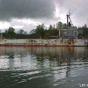 72 LST-1166,  rust