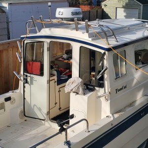 Media 'Simrad Halo 20+ paired with Lowrance HDS 12' in album 'This is what the master switch looked like after I changed the factory wiring and removed the extra start battery.'