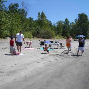 20050703b Setting up picnic on Columbia river sandy beach
