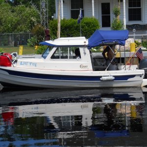 Litl Tug in the lock