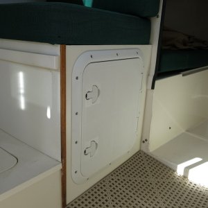 Media 'Underseat storage hatch' in album 'Trailering cover'