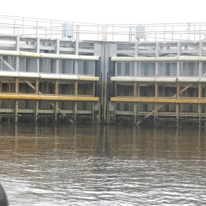 Moore Haven Lock west side of big O 3' drop going west
