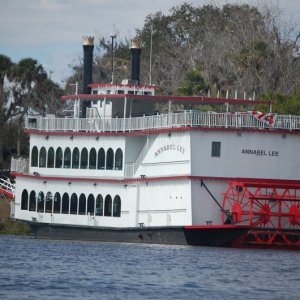 Tour boat in LaBelle