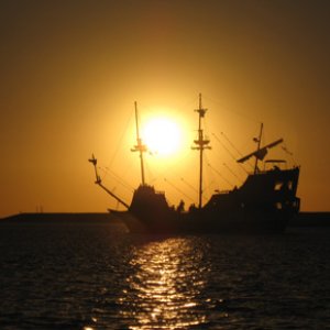 Media 'The scallywags in the setting sun' in album 'Smoooooooooooth!'