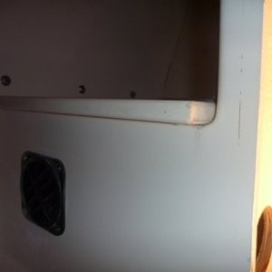 3" duct for hot air exhaust. Louvers swivel so heat can be directed in a full 360 degree range