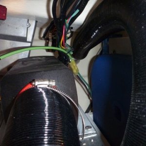 COMBUSTION EXHAUST HEADING OUT TO THE THRU HULL THAT HOSE CLAMP TOOK A WHILE TO COME TIGHT, I SHOULD HAVE TRIMMED IT'S TAIL