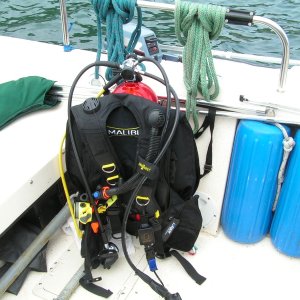 Media 'You can just see my 'loot' in lower left, a manual bilge pump' in album 'Avalon Bay, Catalina
2/23/08'