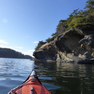 Kayaking along Middle Finger Island