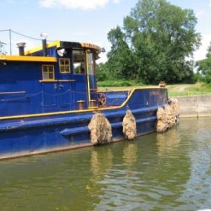 9b Canal working tug