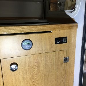 Battery gauge and Wallis control.