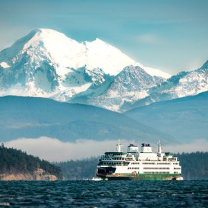 One of the photos Diana took of Mount Baker https://www.facebook.com/catinthemoonphoto/