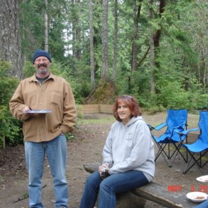 Sharing the dock & the
evening with the C-Brats, 
Stanley & Dalia who 
live aboard CYDERWORKS