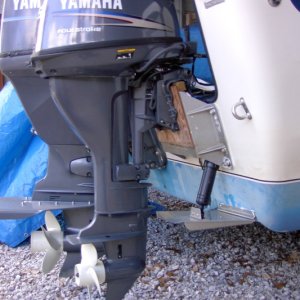 15 H.P. kicker mount pin is in the last hole to keep kicker away from tab.