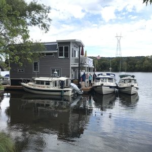 The group at Doug England\'s Boat House in Winona