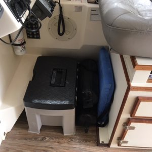 Added a tool box/step for Captain\'s short legs and 4 inch raised seat