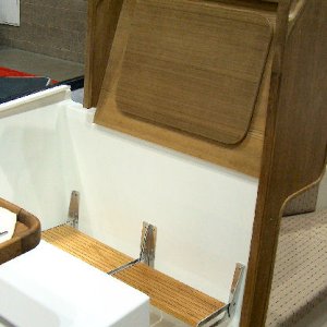(C-Ranger R25) Note the cutout to increase space in the V-berth