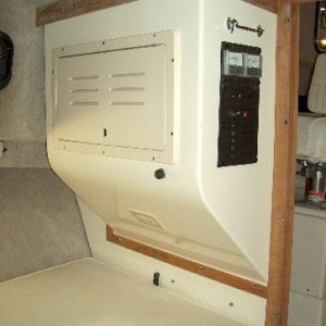 Media 'The berth area behind the console on a Parker.  Note forehead friendly angle.' in album '(C-Ranger R25) Note how hanging clothes locker cuts into the V-berth space'