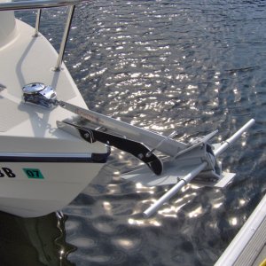 Lewmar Sprint 600 Windlass with Self-Launching Anchor Roller & Fortress FX-7 Anchor