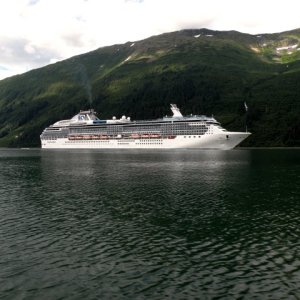 Coral Princess southbound in Gastineau Channel