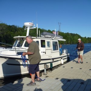 Tying up Kingfisher at the Gas dock at Evandale