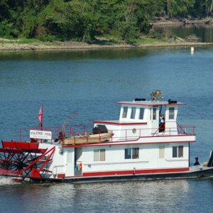 (Minnie Swann)Home design and built paddelwheel pushboat