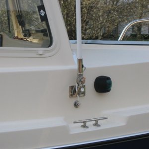 VHF antenna and mount