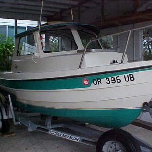 Media 'C-Dory 531C Front view.JPG' in album '2003 Dory 0624 1.jpg'
