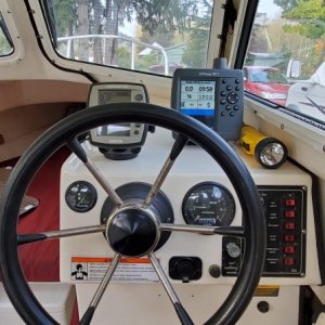 Media 'Helm' in album 'Otter Limits CD16 Cruiser'