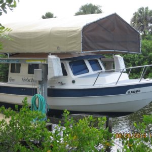 Media 'Boat always stored on a covered lift' in album 'V-berth'