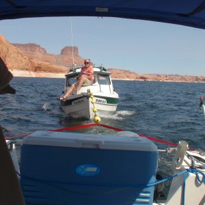 Hunkydory towing Two Bears to Dangling Rope Marina for new fuel filter