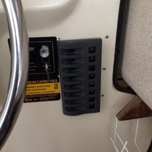 new 8 switch pannel blue sea