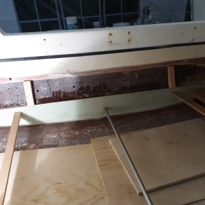 bottom of transom epoxied and braced into place