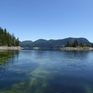 Exploring the Octopus Islands via dinghy
