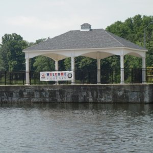 free down dock with power, washroom and showers, Erie canal