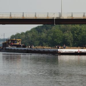 Syracuse barge and tug crew, the largest traffic we saw on the Oswego